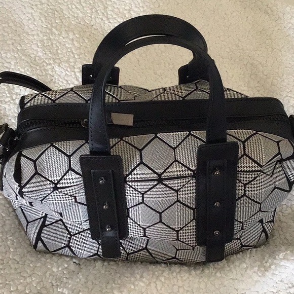 Black/gray geometric patterned vinyl satchel w/detachable strap, never used - Picture 4 of 5